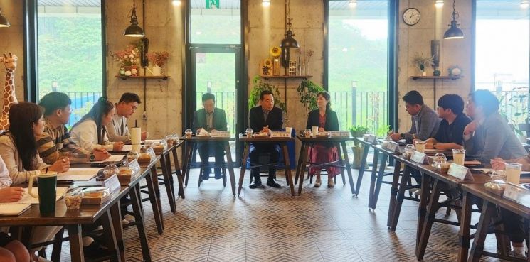 전남도교육청은 농어촌 지역 늘봄학교와 방과후학교 프로그램 운영 내실화를 위한 '지역위탁 업체 담당자 협의회'를 개최했다. 전남도교육청 제공
