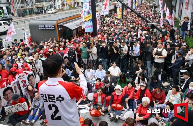 [포토] 김문수 국민의힘 후보, 천안 유세