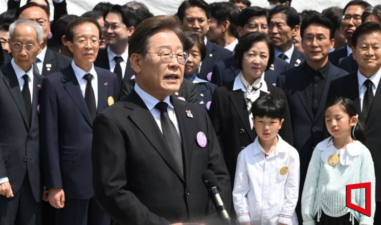 [포토] 이재명 "4년 연임제 개헌, 재임 대통령엔 적용 안 돼"
