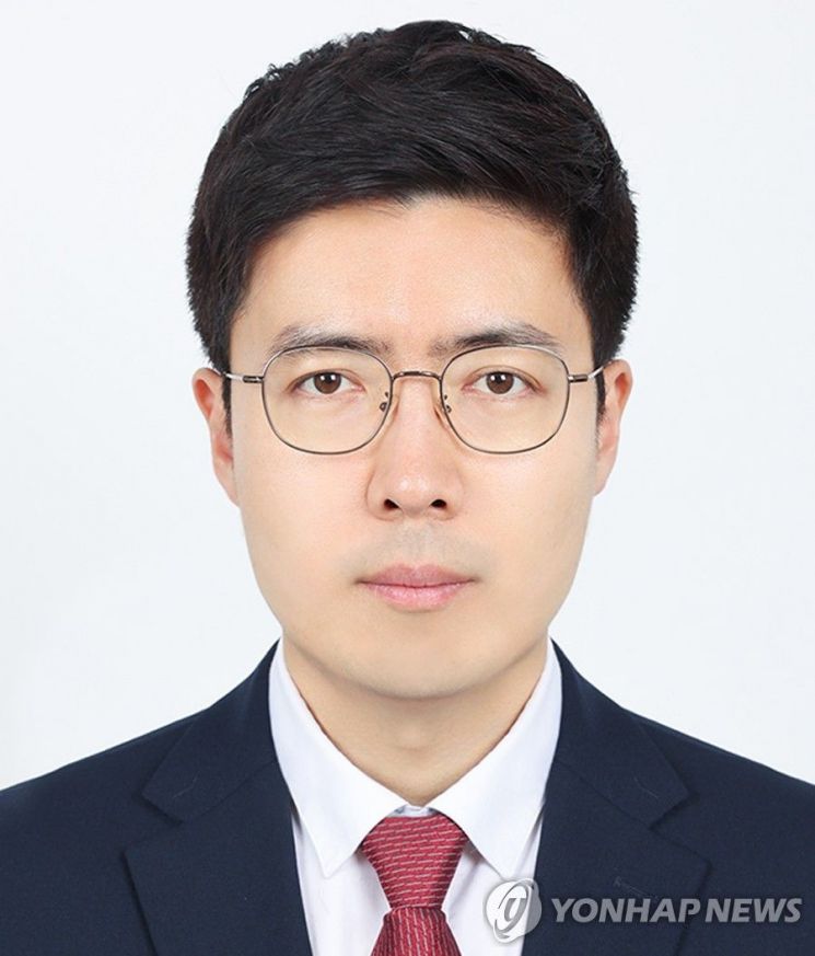 자유통일당 소속의 구주와 대통령 선거 후보. 연합뉴스