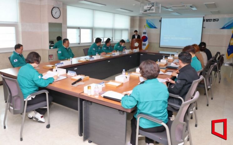 의성군의회 의원연구단체인 '의성군관광활성화방안연구회'는 지난 13일 의회 회의실에서 '의성군 축제·관광 인지도 조사 및 활성화 방안 연구' 착수보고회를 열고 본격적인 정책 연구 활동에 돌입했다.