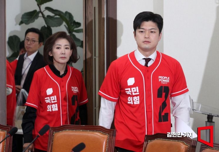 [포토] 중앙선대위 회의 참석하는 김용태 비대위원장