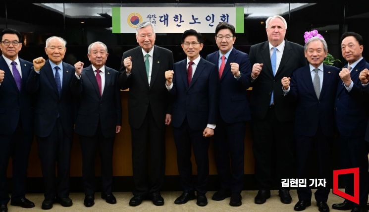 [포토] 대한노인회 찾은 김문수 국민의힘 후보