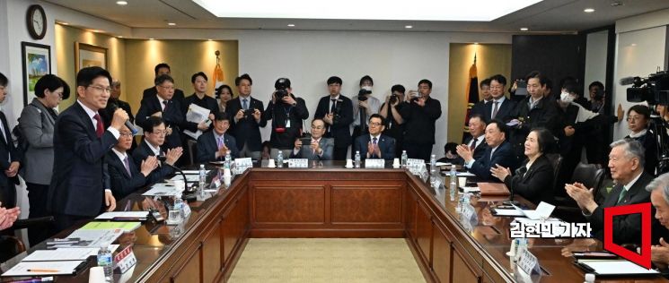 [포토] 대한노인회 간담회 인사말하는 김문수  