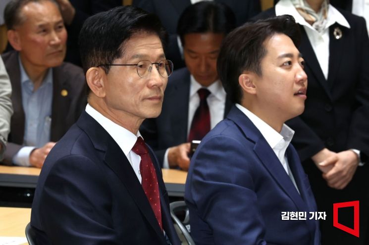 김문수 국민의힘 대선 후보와 이준석 개혁신당 대선 후보. 김현민 기자