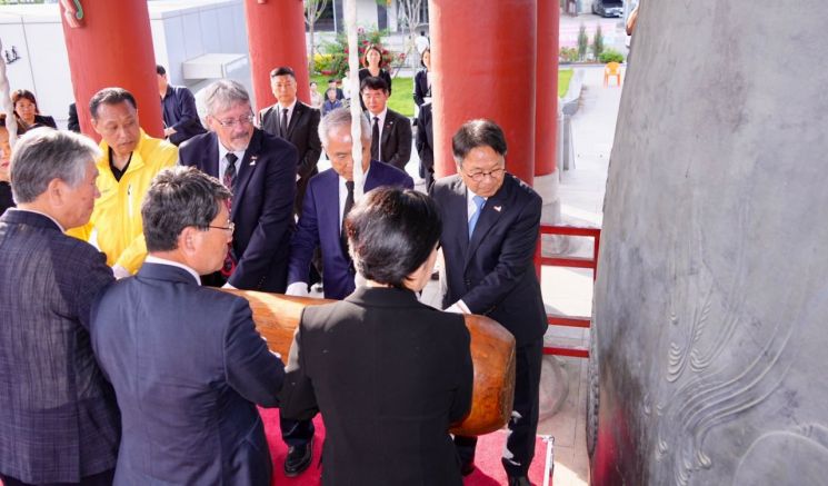 [포토] 5·18 제45주년 '민주의 종' 타종식