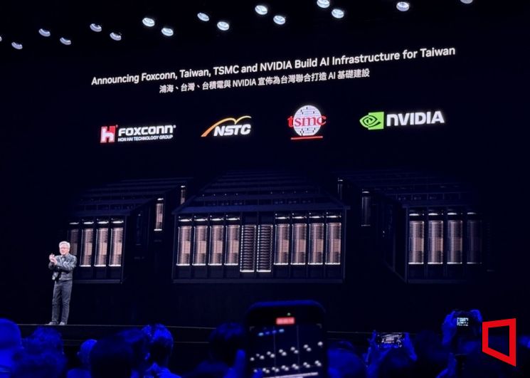 젠슨 황, 'AI 주도권' 대만으로…"슈퍼컴 구축할 것"