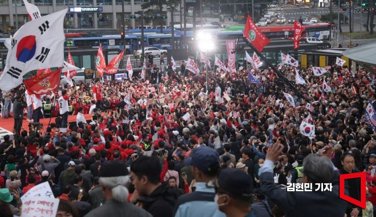 [포토] 김문수, 서울역 집중 유세