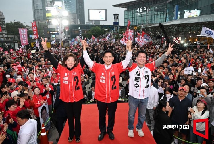 [포토] 김문수 서울역 유세 "GTX로 저녁 있는 삶 만들 것"