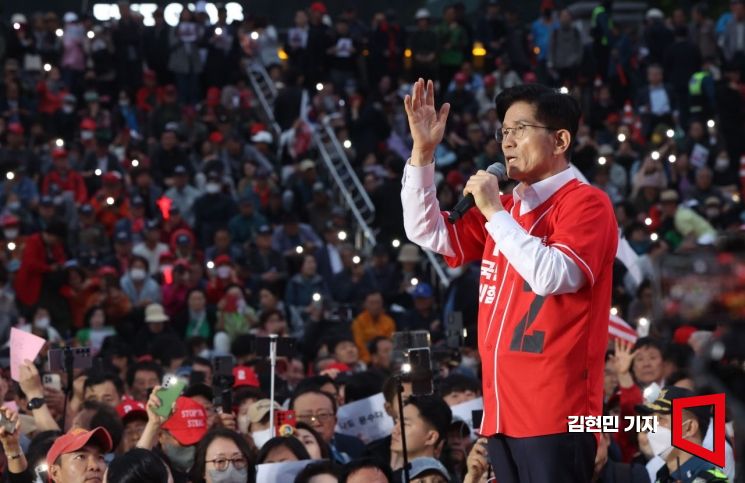 국힘 "절반 근무하면 육아 휴직 2배로...자궁경부암 백신 무료 접종 확대"