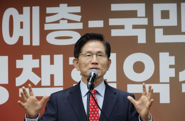 국민의힘 김문수 대선 후보가 20일 서울 양천구 대한민국예술인센터에서 열린 한국예술문화단체총연합회·국민의힘 정책협약식에서 인사말을 하고 있다. 연합뉴스