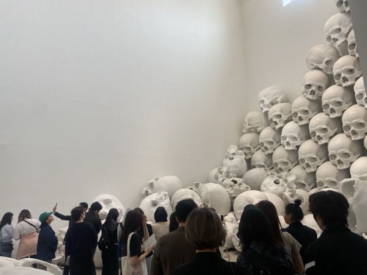 국립현대미술관 '론 뮤익'展, 관람객 21만 돌파...단일 전시 역대 최대 기록