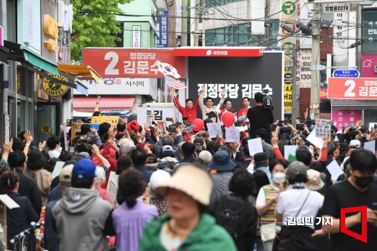 [포토] [포토] 김문수, 남부골목시장 유세