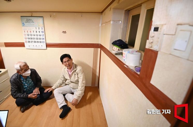 [포토] 김문수 후보, 영등포 쪽방촌 방문