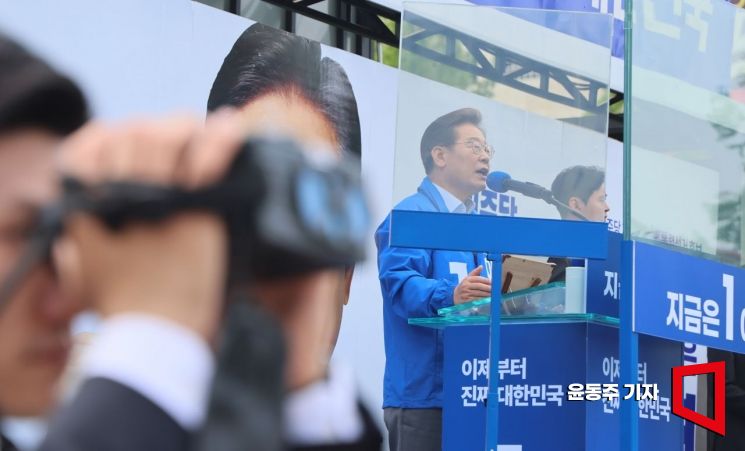 [포토] 고양서 지지 호소하는 이재명 후보