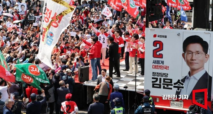 [포토] 고속터미널 집중유세 나선 김문수