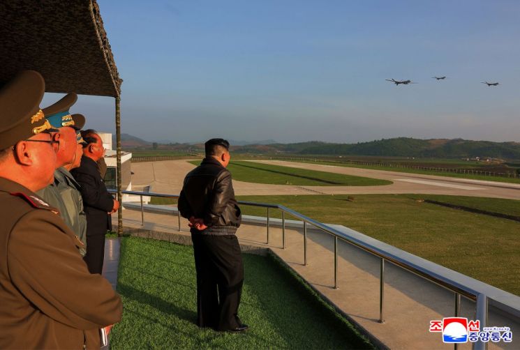 "러시아 쇼이구 안보수장, 평양 도착···김정은 회동"