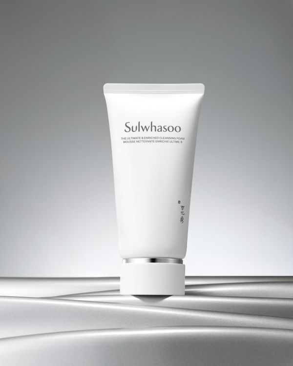 세안 후 완성된 '광채 피부'…설화수 '진설 클렌징폼'