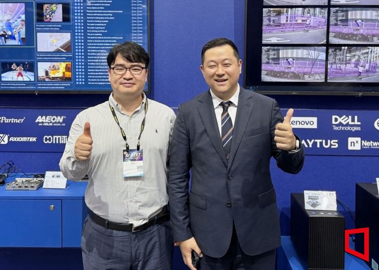 김녹원 딥엑스 최고경영자(CEO)와 채명수 노타 CEO가 20일 대만 타이베이 난강 전시센터에서 열린 '컴퓨텍스 2025' 전시회에서 아시아경제와 인터뷰를 한 뒤 기념촬영을 하고 있다. 장희준 기자