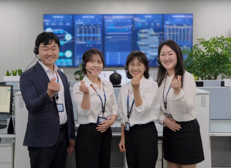 삼성전자서비스 임직원들의 2025 KSQI 콜센터 부문 수상 기념 촬영. 삼성전자서비스