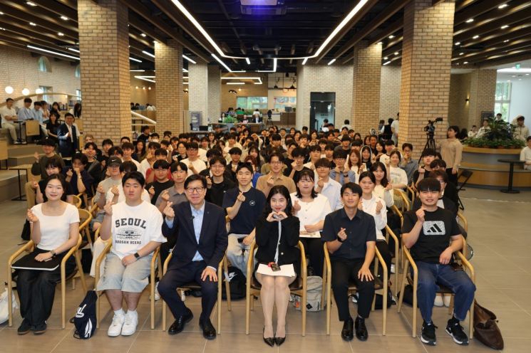 박형준 부산시장 “청년이 움직여야 부산이 뜬다”… 부산대서 특강