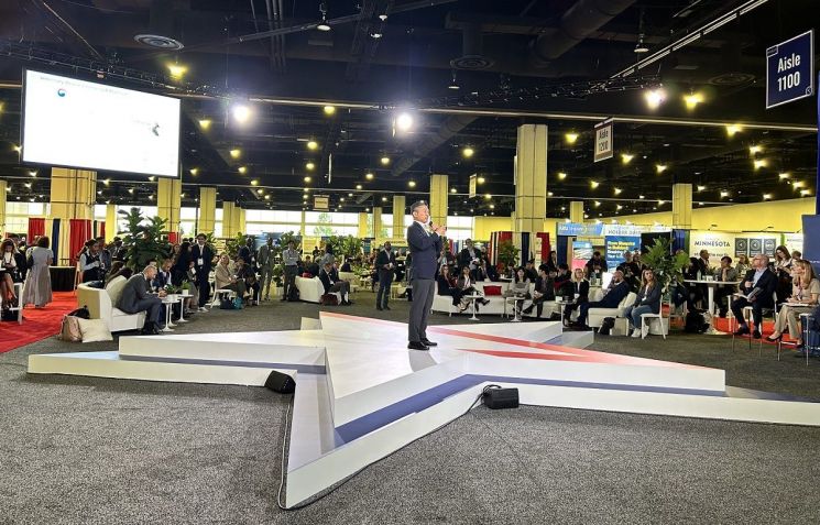 김정범 교수가 셀렉트USA 투자 서밋에서 월드 파이널 피칭을 하고 있다. UNIST 제공