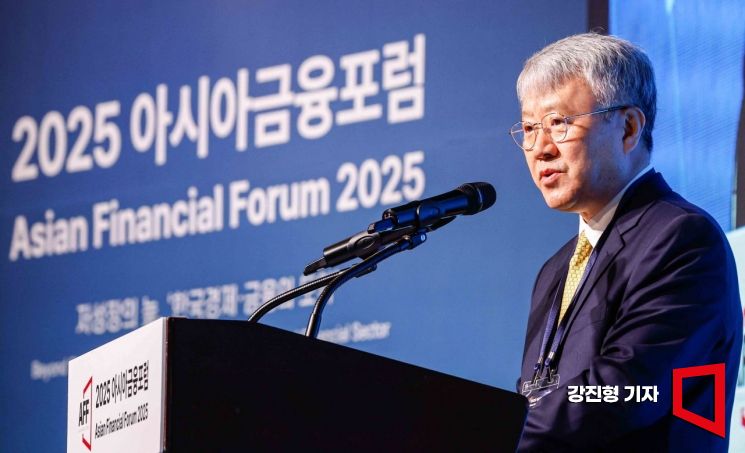 장범식 아시아경제 대표가 21일 서울 중구 웨스틴 조선 서울에서 아시아경제 주최로 열린 '2025 아시아금융포럼'에서 개회사를 하고 있다.