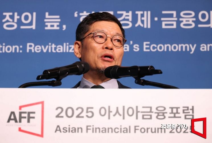 [포토] 강연하는 이정동 서울대교수