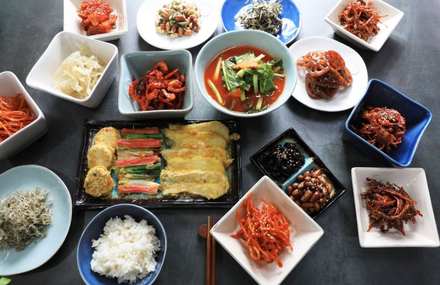 수입산 먹거리가 빠르게 한국인의 식탁을 점령하고 있다. 장기화한 고물가 속에서 이상기후까지 겹치면서 생산량이 줄어든 배추를 비롯해 양배추, 양파 등 채소는 물론, 고등어까지 수입이 급증했다. 게티이미지뱅크
