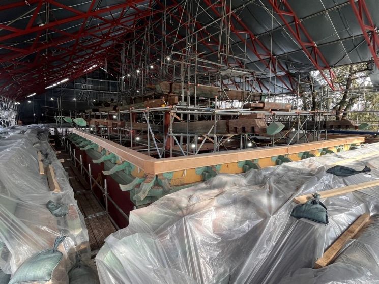 성균관 대성전, 독립문 등 수리 현장 공개