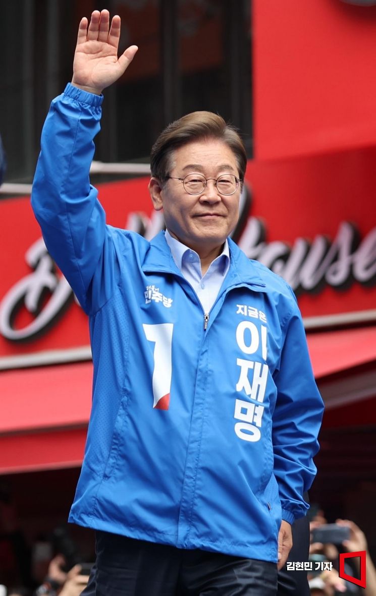 이재명 더불어민주당 대선 후보가 21일 인천 남동구 구월 로데오광장에서 열린 유세에서 유권자들의 지지를 호소하고 있다. 2025.5.21 김현민 기자