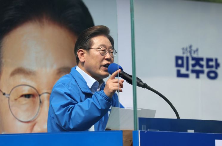 인천 시민에게 지지 호소하는 이재명 후보. 연합뉴스