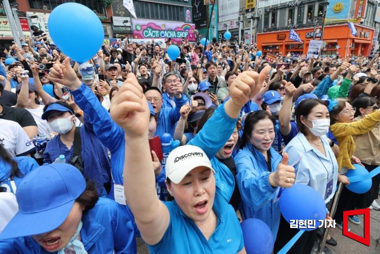 이재명 "김문수와 경쟁 아냐…'대한민국'과 '反대한민국' 세력 전쟁"(종합)