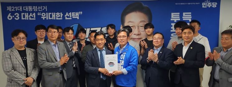 더불어민주당 안도걸 의원은 21일 지역위원회 사무소에서 대한민국청원경찰협의회와 정책간담회를 갖고, 제도적 문제점 등을 논의했다. 안도걸 의원실 제공