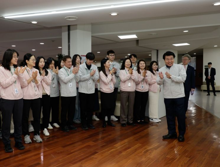 "친절하고 신속해"...송파구청 방문민원 만족도 93%