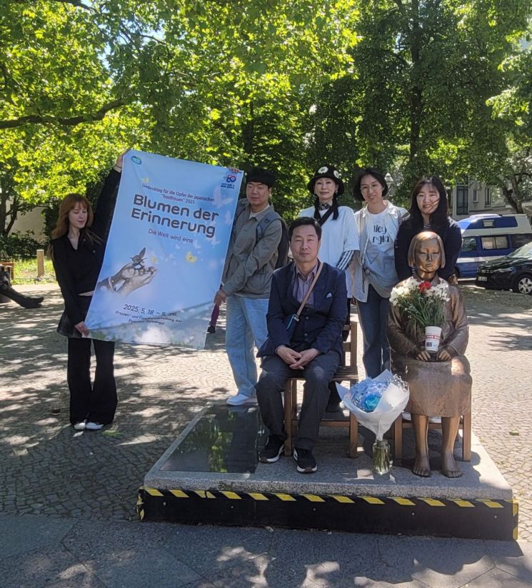 경기도, 광복 80주년 맞아 독일·이탈리아 소녀상에 '평화의 꽃배달'