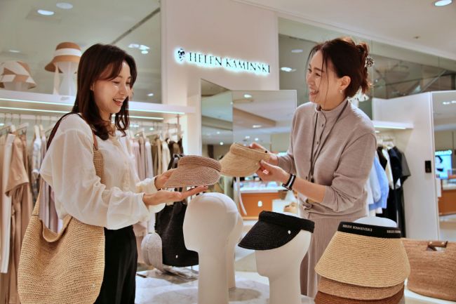 광주신세계, 여름 인기템 '밀짚모자' 선봬