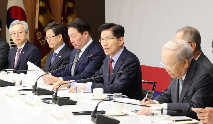 김문수 국민의힘 대선후보가 22일 경제5단체와의 간담회에서 인사말을 하고 있다. 사진=대한상공회의소