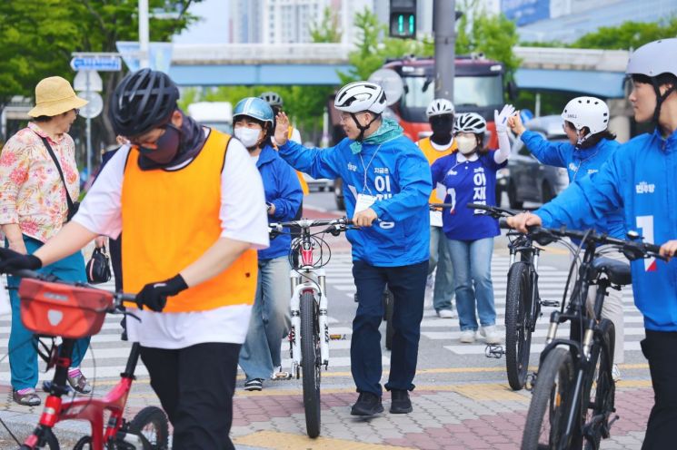 민형배 '내만세위원회', 이색 선거운동 눈길