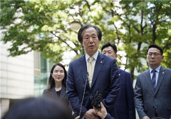 "수술 앞두고도 흡연하는 환자…담배회사가 중독성 책임져야"