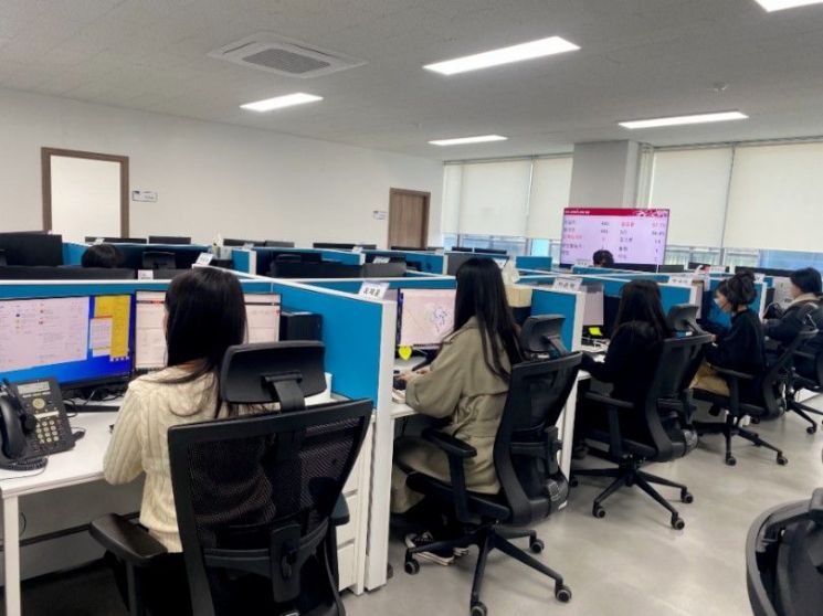 똑버스CS센터 콜상담 장면. 경기교통공사 제공