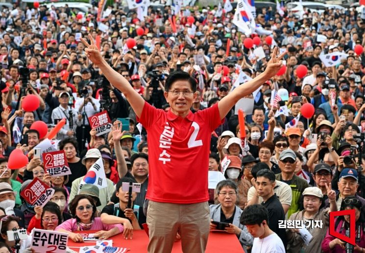 김문수 국방·안보 공약 발표 "화이트해커 1만명 양성…남녀 군가산점제 도입"