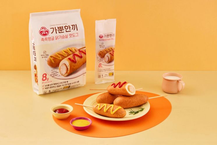 오뚜기, '가뿐한끼 촉촉탱글 닭가슴살 핫도그' 출시