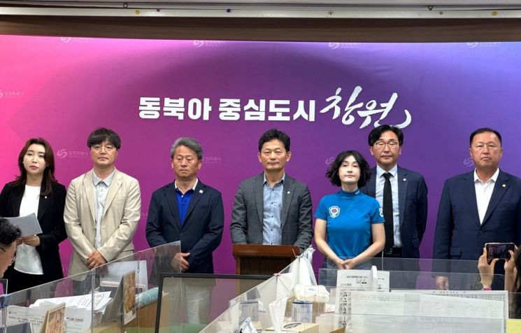 민주당 창원시의원단 "선거운동 중 국힘 측이 폭행, 사과하라"