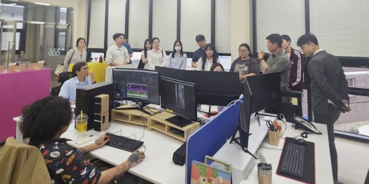 호남대학교 경영학부 마케팅 동아리인 '잡 (Job)학다식'과 '브랜드 바인더' 동아리원 12명·지도교수 3명(안영철, 리앙쉬에화, 최은지)은 공공 이커머스 쇼핑몰 운영사인 '우리들 이야기' 기업탐방 및 실무체험 행사를 진행했다. 호남대학교 제공
