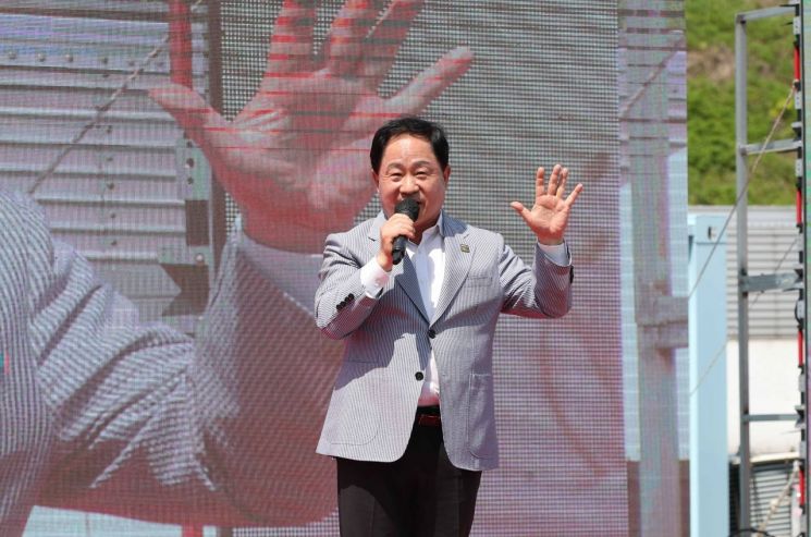 주광덕 시장이 지난 22일 남양주시 노인복지관 개관 30주년 기념행사에서 인사말을 하고 있다. 남양주시 제공
