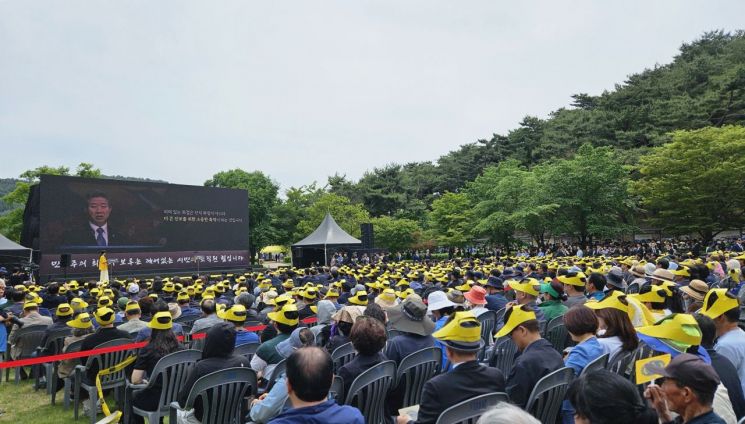 노무현 전 대통령 16주기, 정치권 집결 … 대선후보도 추모