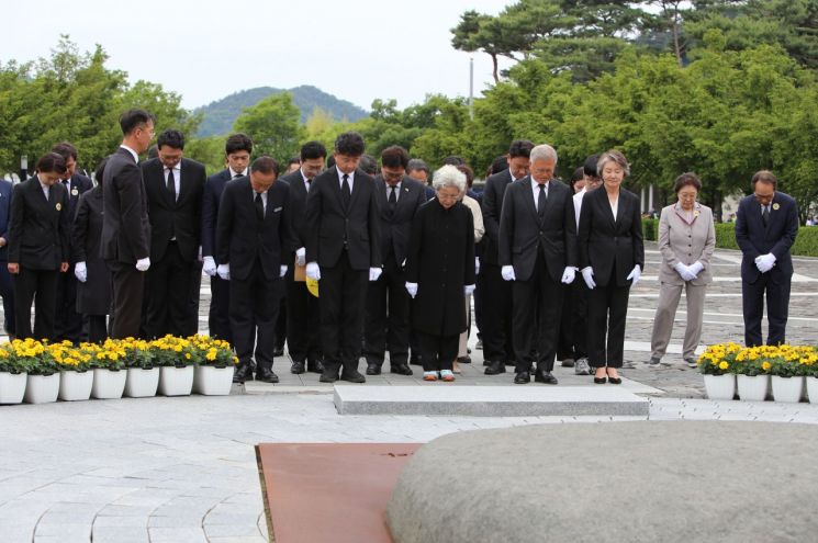 노무현 전 대통령 16주기, 정치권 집결 … 대선후보도 추모