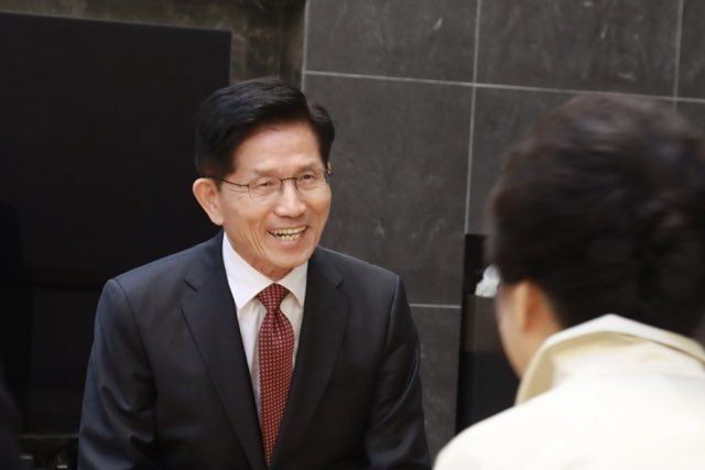 국민의힘 김문수 대선 후보가 24일 대구 달성군 박근혜 전 대통령 사저에서 박 전 대통령을 만나고 있다. 연합뉴스