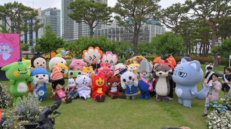 [포토] 광주 홍보캐릭터 대전…'빛돌이 결혼식'